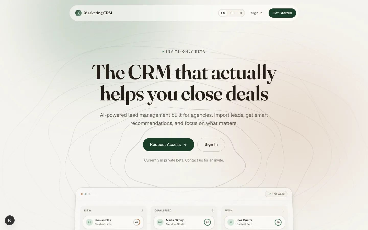 İnteraktif pipeline önizlemeli Marketing CRM landing hero
